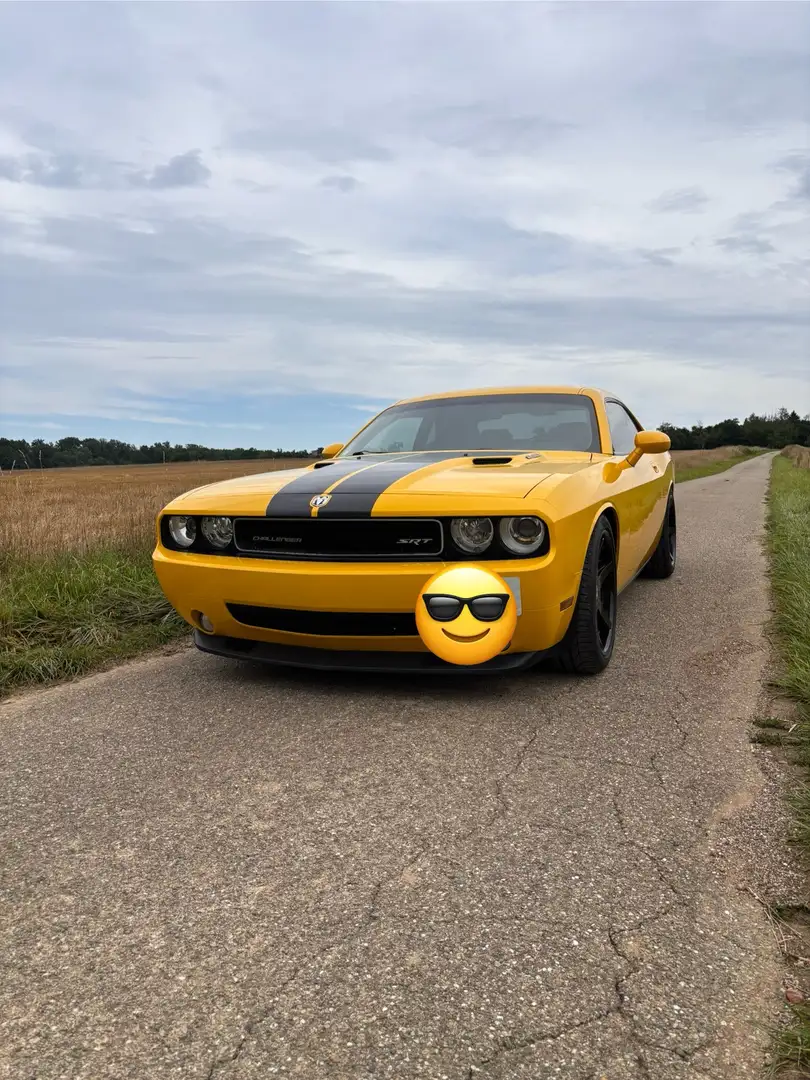 Dodge Challenger srt8 Jaune - 1