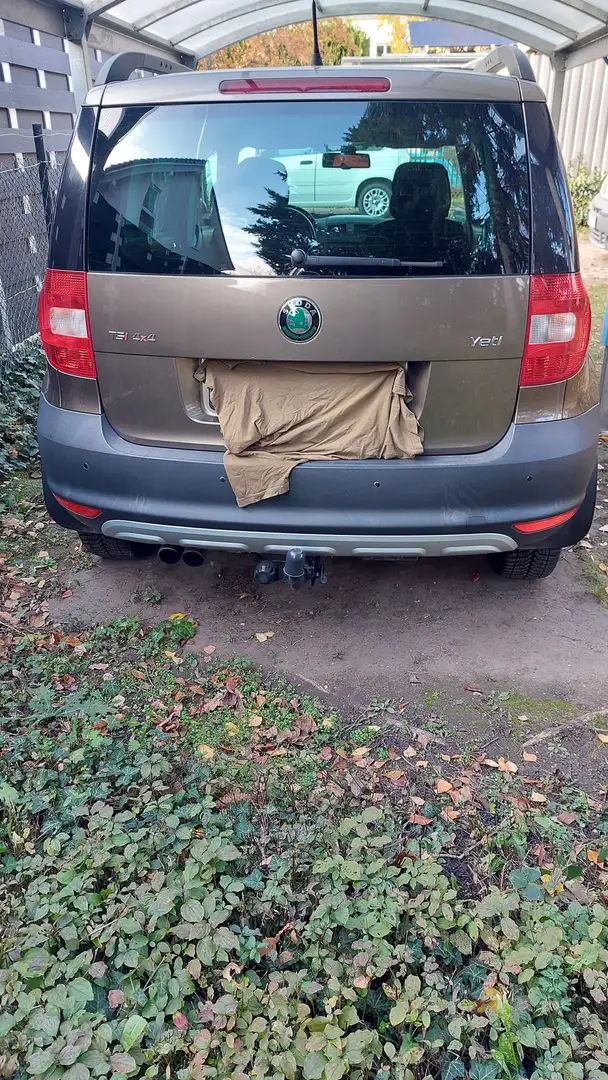 Skoda Yeti Yeti 1.8 TSI 4x4 Active Braun - 2