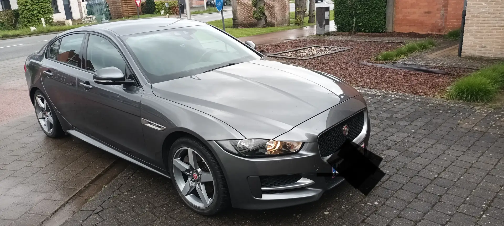 Jaguar XE XE 20t R-Sport Grijs - 1