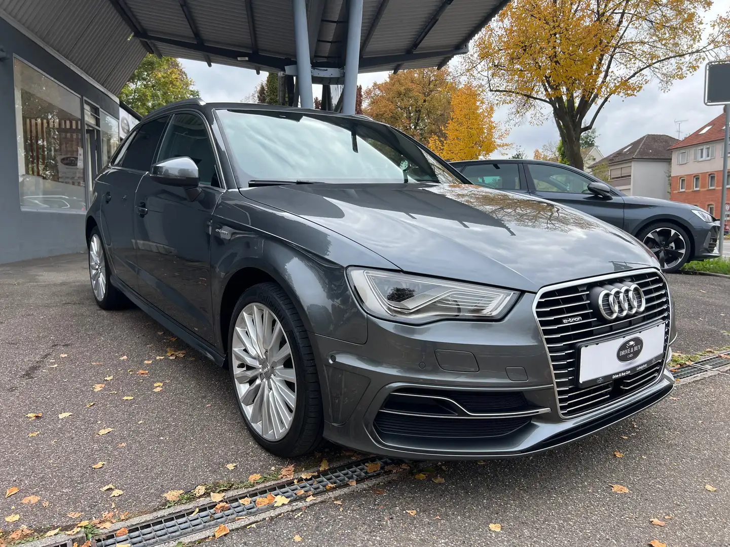 Audi A3 e-tron ambition / S-LINE Grau - 2