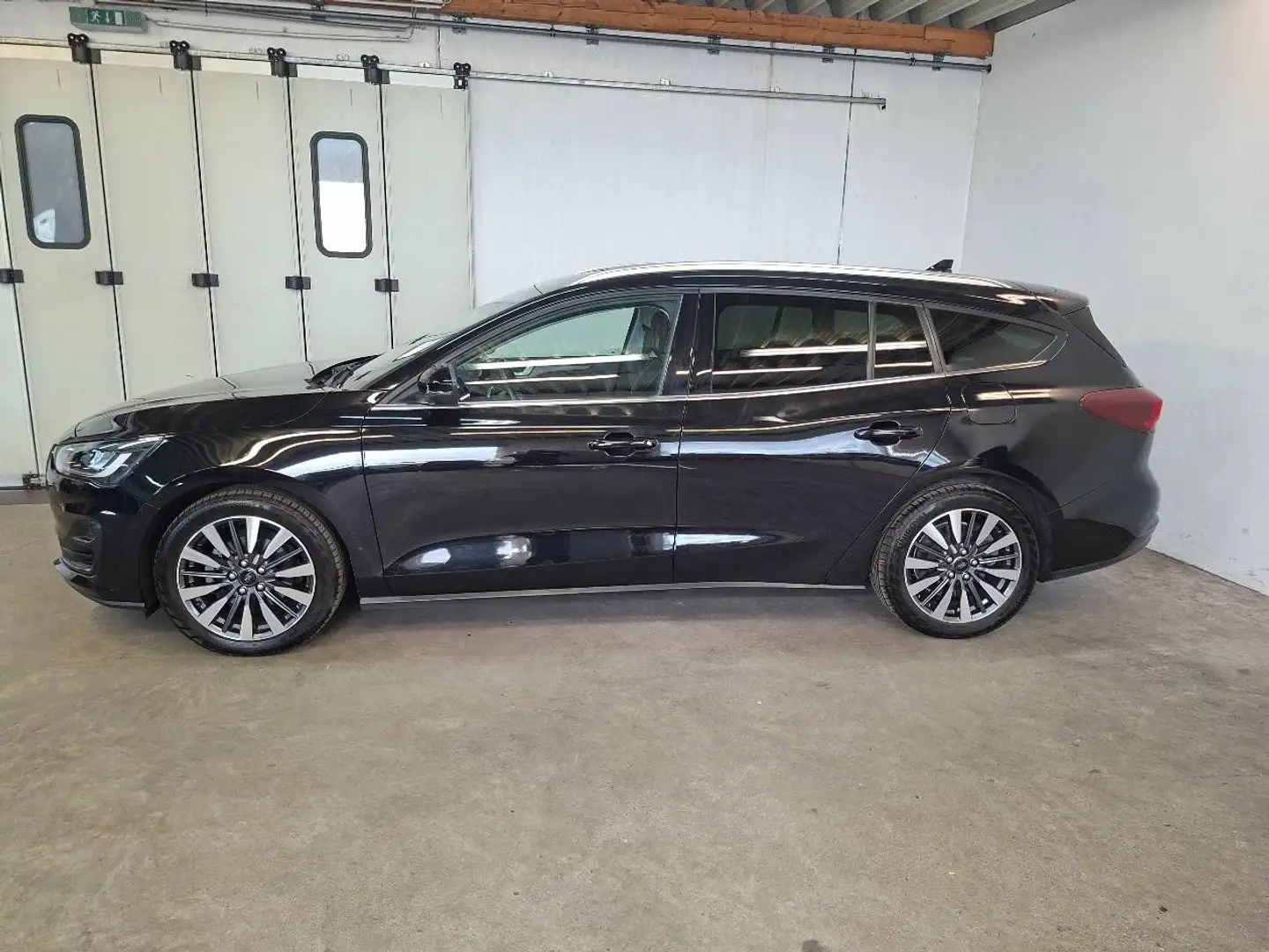 Ford Focus Kombi 1.5 EcoBlue Aut. Titanium X, AHK, Winter-Paket Schwarz - 2