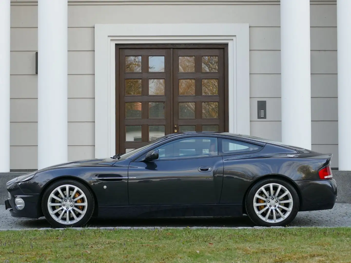 Aston Martin Vanquish 2+2 Aston Martin Works Upgrades+Carbon Szürke - 2