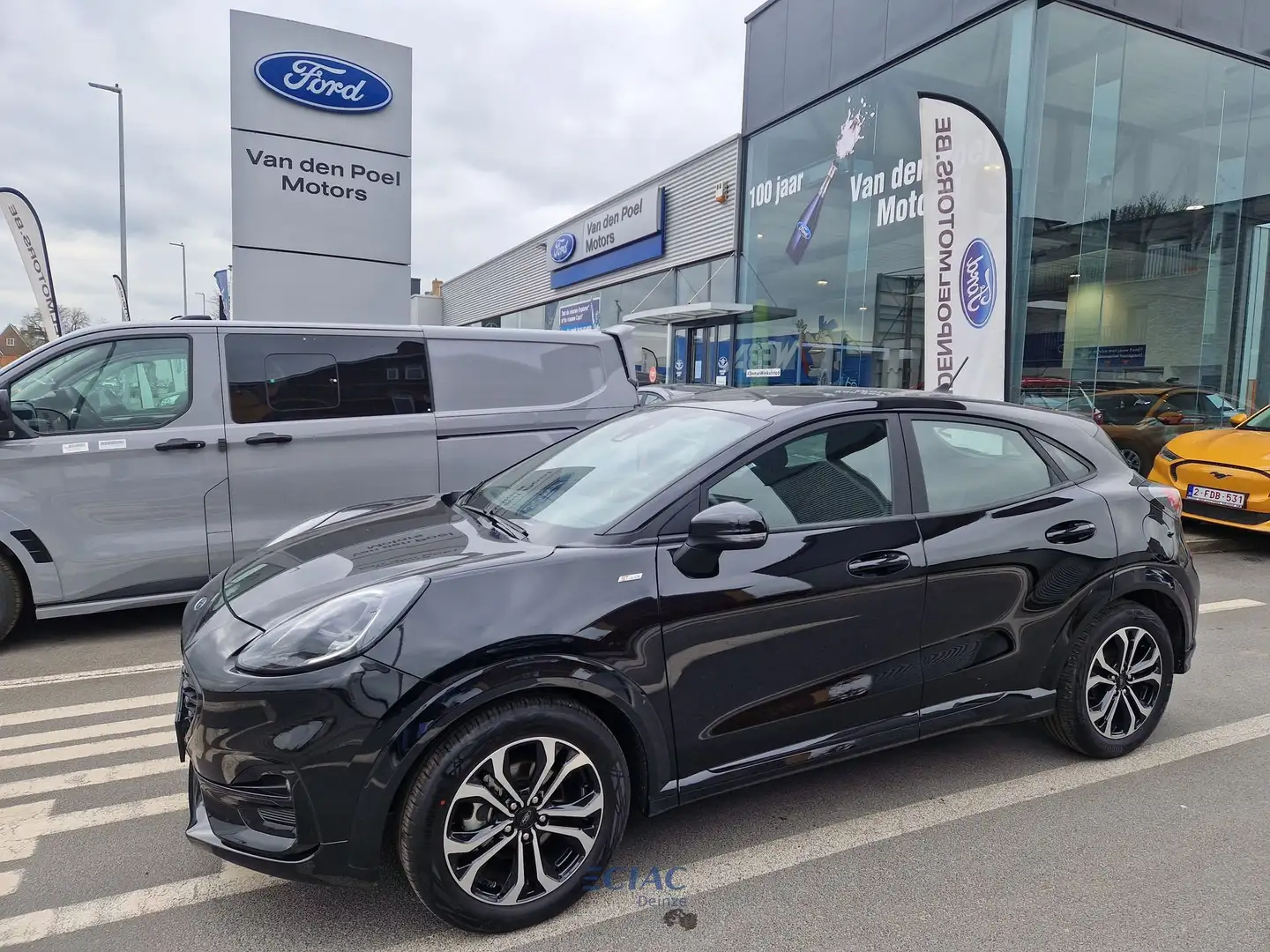 Ford Puma EcoBoost mHEV ST-Line AUT Zwart - 1