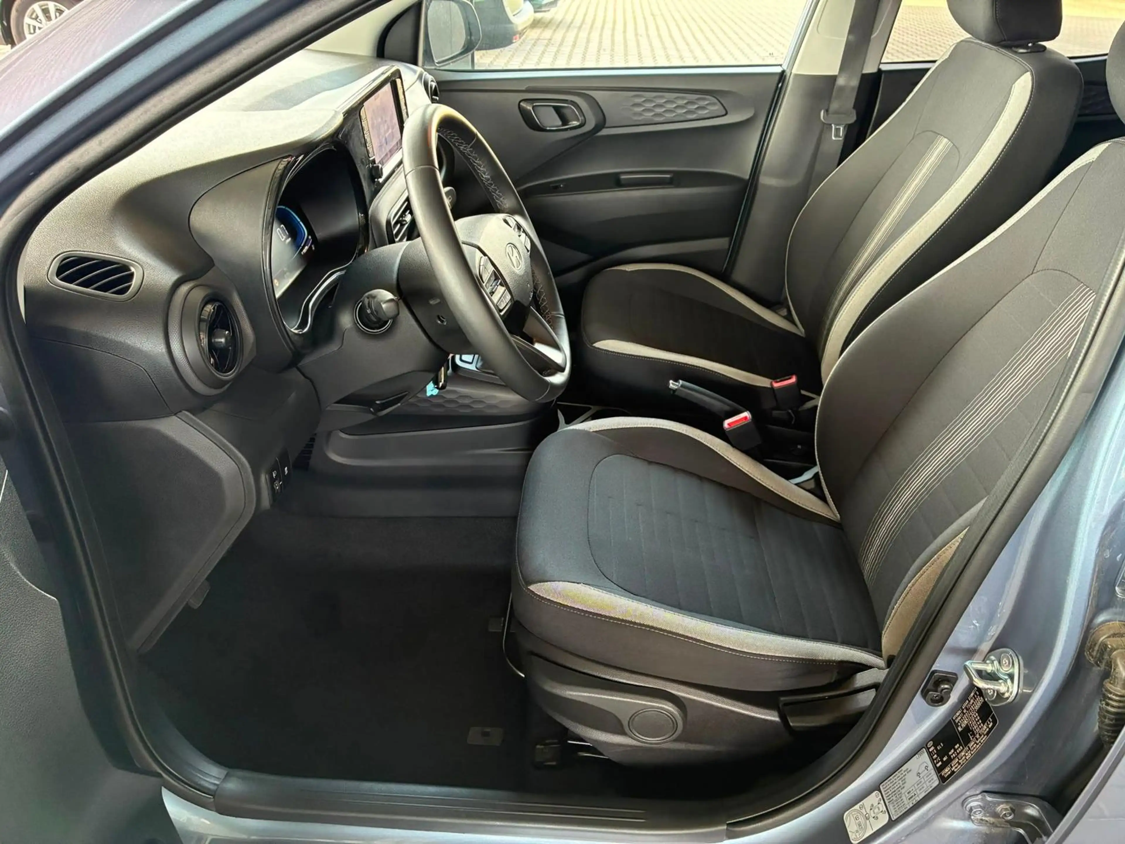 Hyundai i10 MPI 1.0 63PS Comfort / CarPlay / Navi / Kamera / T — photo 5