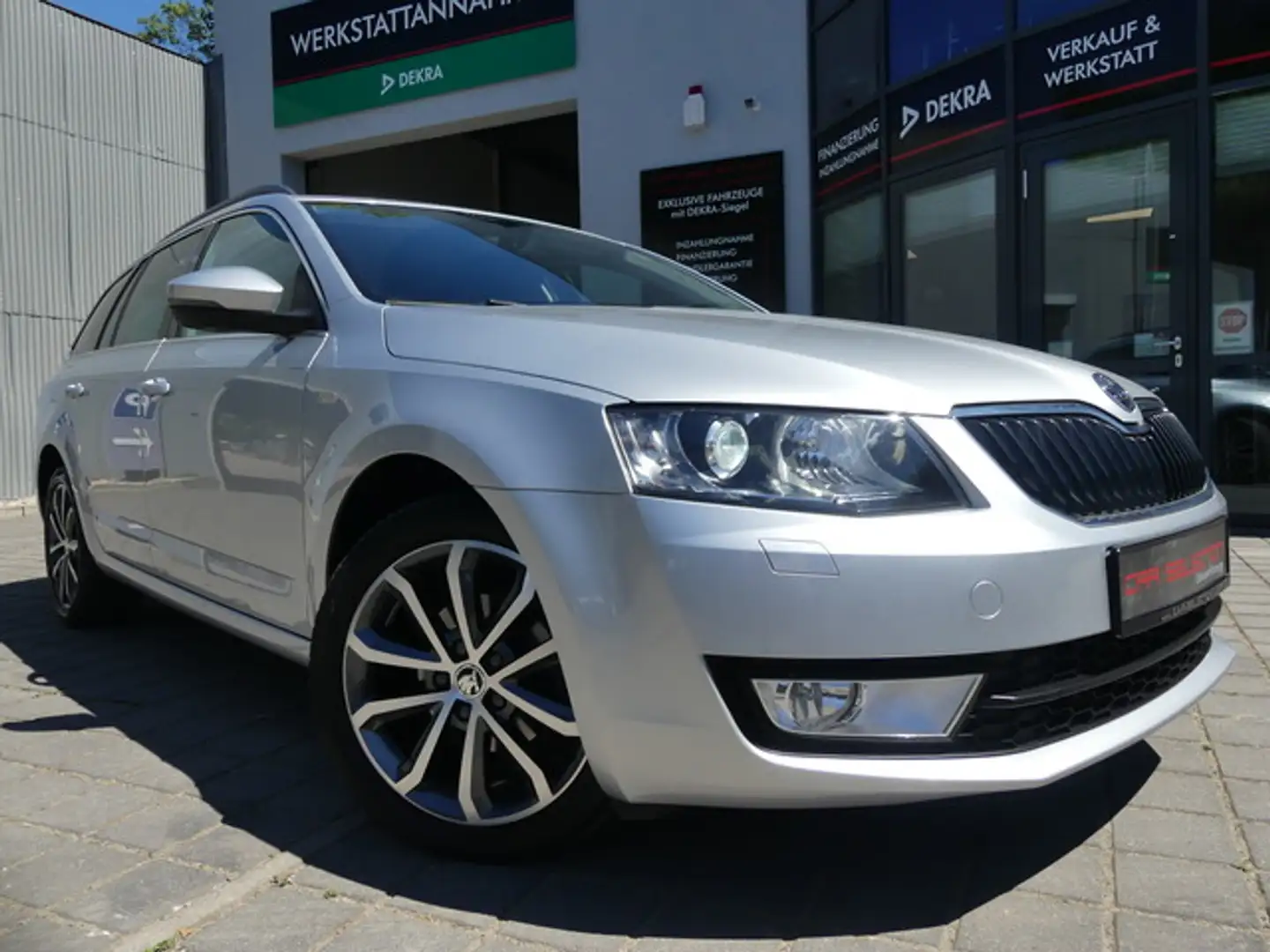 Skoda Octavia Combi 1.6 TDI Edition NAVI/XENON/KLIMA Silber - 1