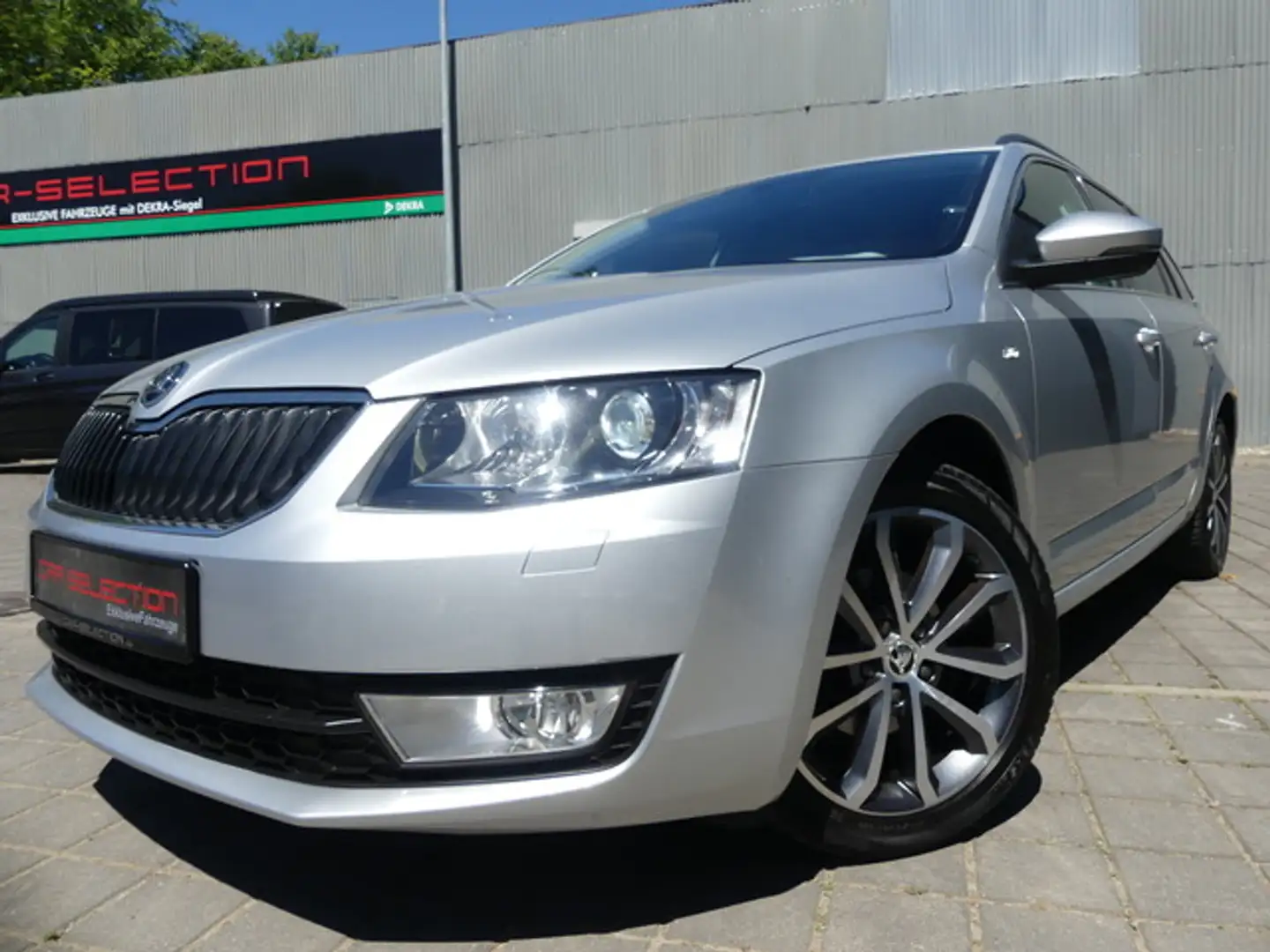 Skoda Octavia Combi 1.6 TDI Edition NAVI/XENON/KLIMA Silber - 2
