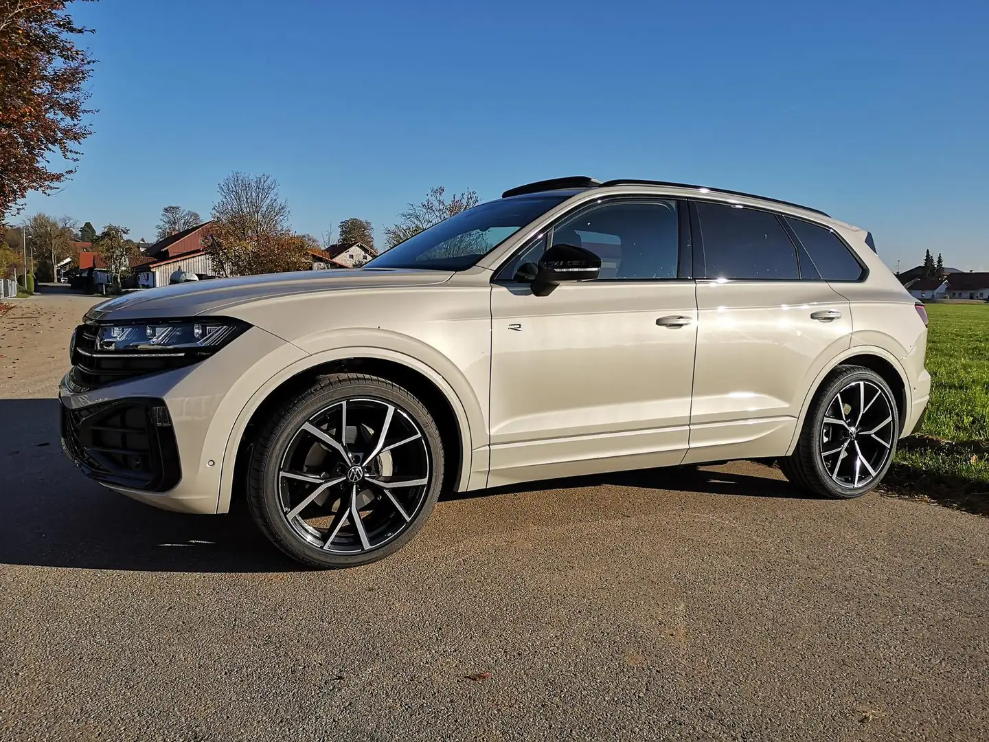 Volkswagen Touareg 3.0 TDI 210 kW 4Motion R-Line V6 UPE 113.880 € ... Beige - 1