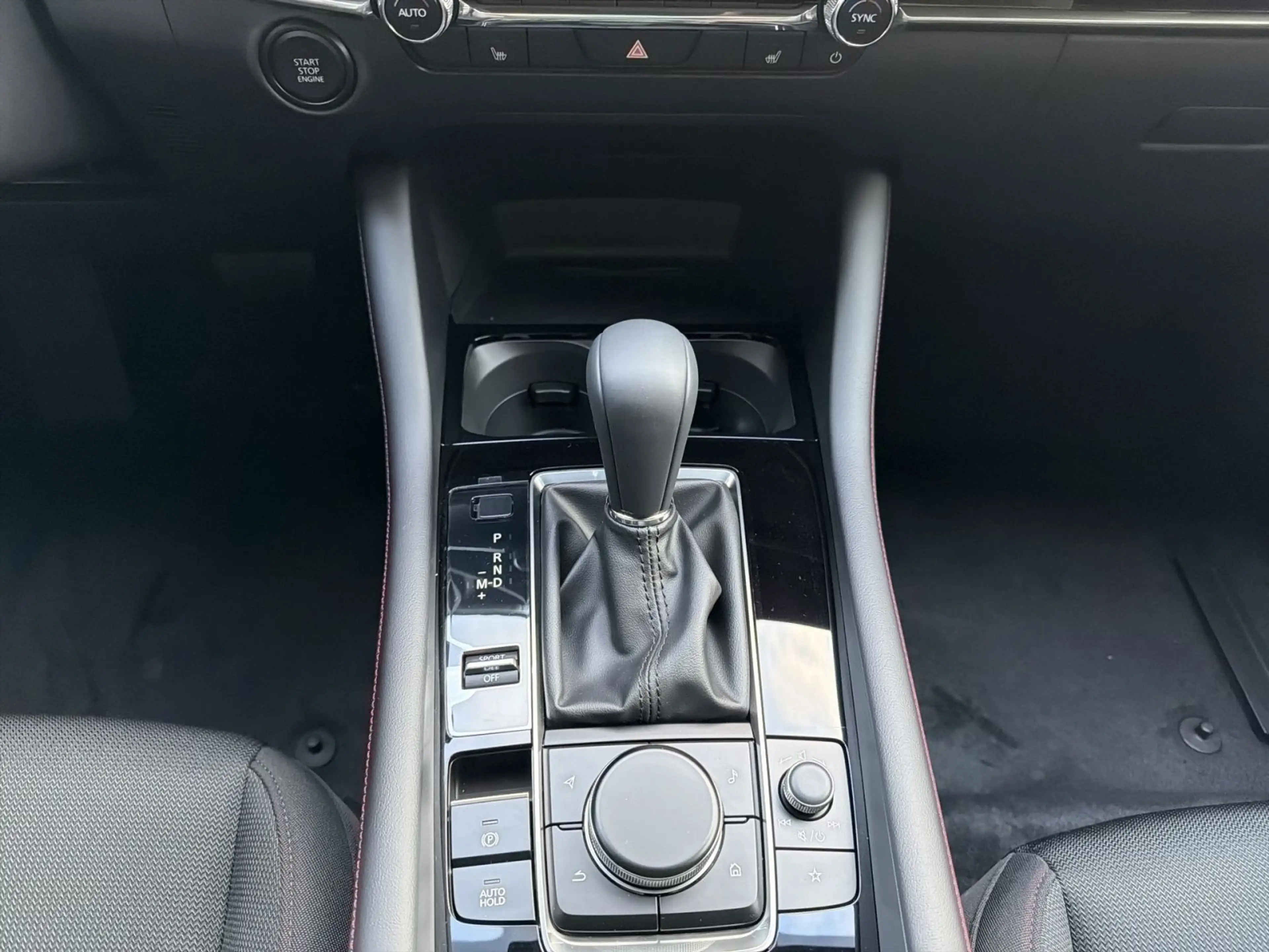 Mazda 3 2.5L e-SKYACTIV G 140ps — photo 15