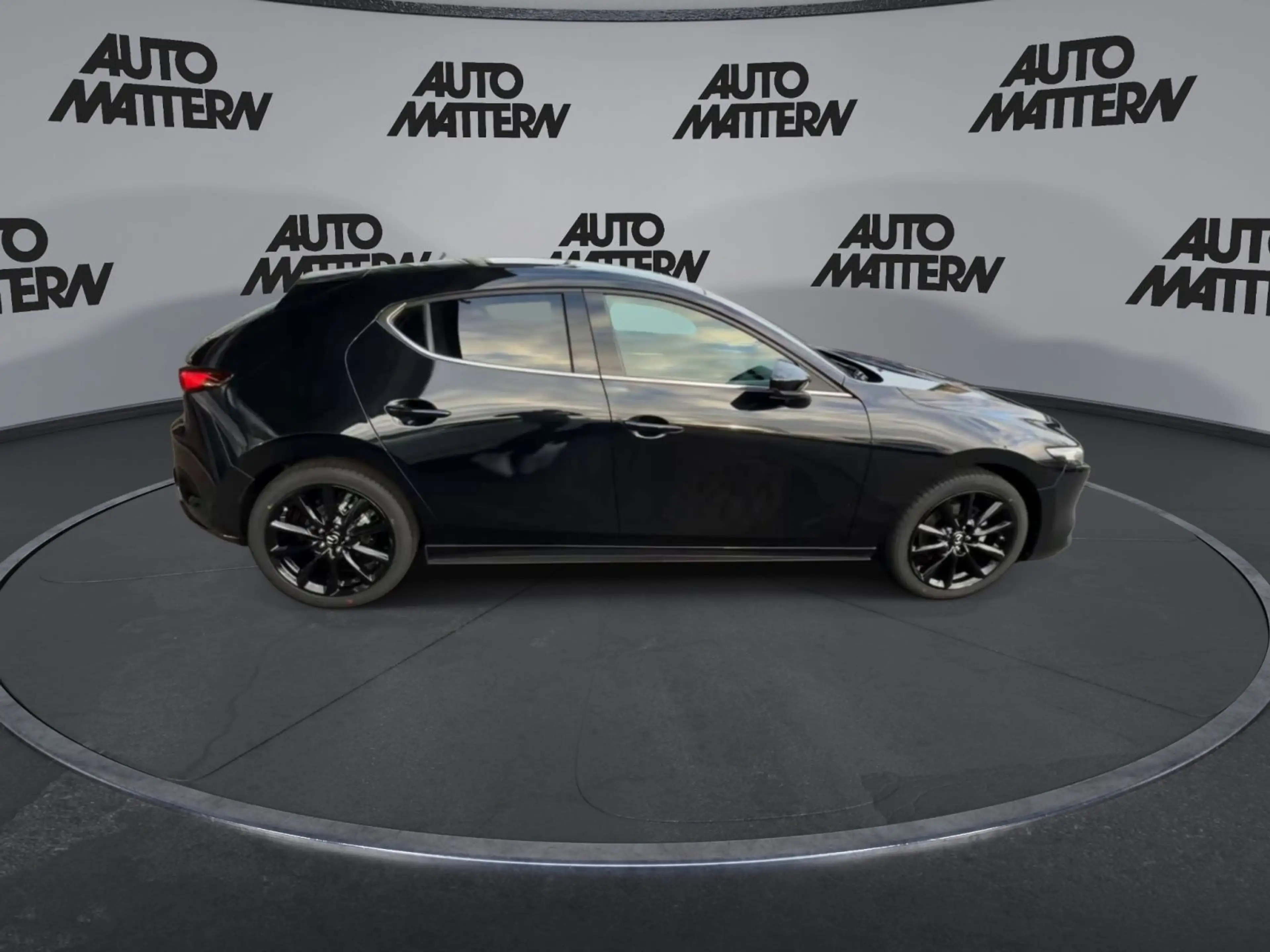 Mazda 3 2.5L e-SKYACTIV G 140ps — photo 8