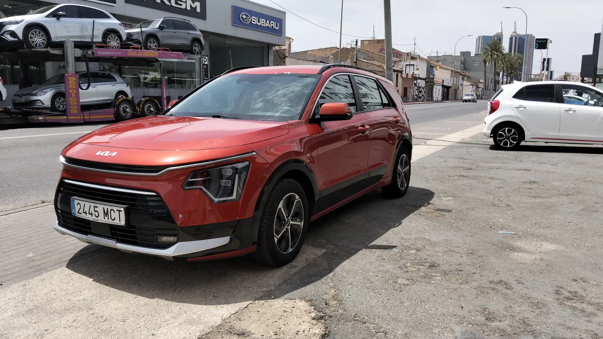Kia Niro 1.6 HEV Drive 141 Orange - 1
