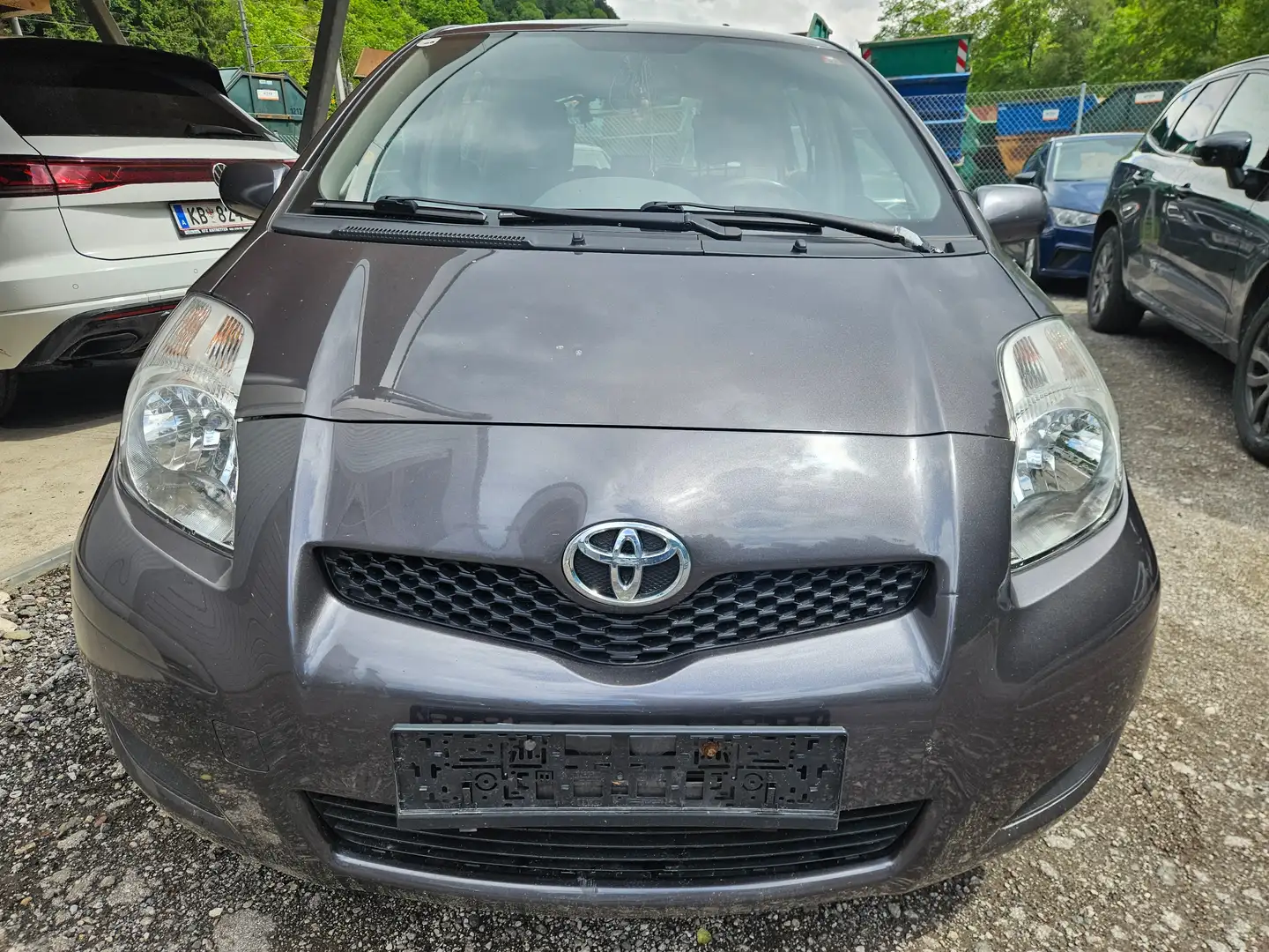 Toyota Yaris Yaris 1,0 VVT-i Luna KLIMA EURO5B FACE LIFT!!! Grau - 2