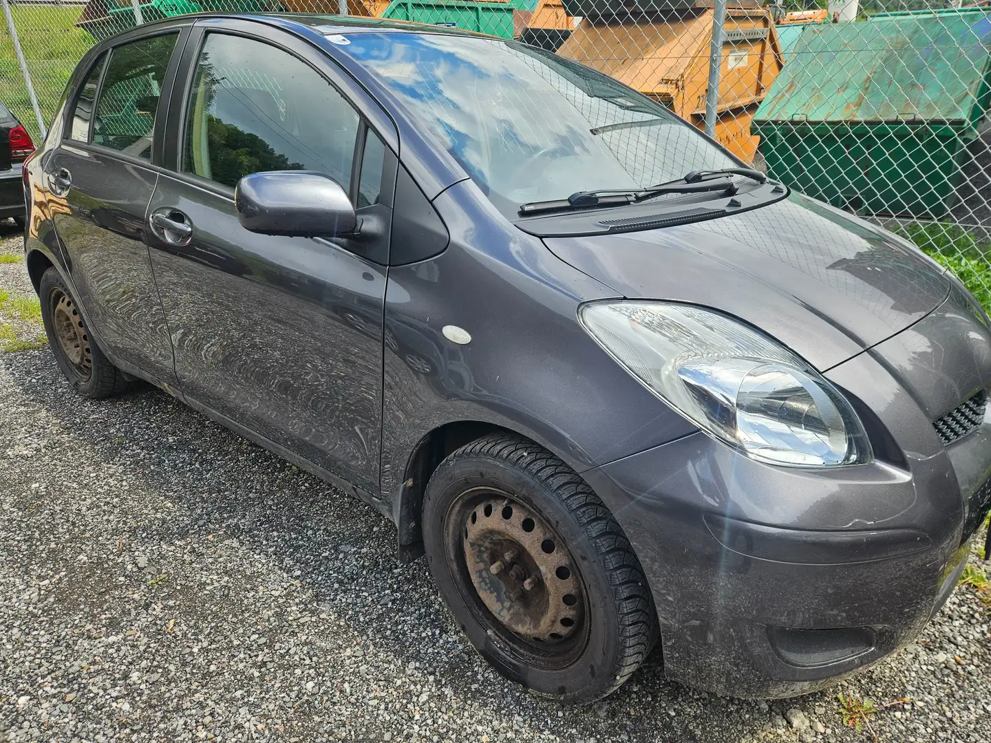 Toyota Yaris Yaris 1,0 VVT-i Luna KLIMA EURO5B FACE LIFT!!! Grau - 1