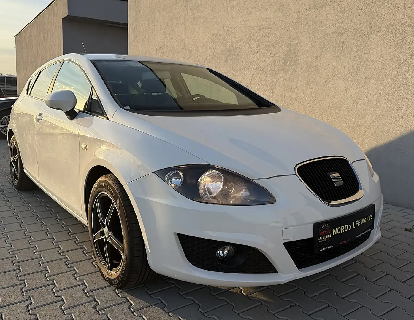 SEAT Leon Style 1,4 TSI - BASTLERFAHRZEUG - Weiß - 1
