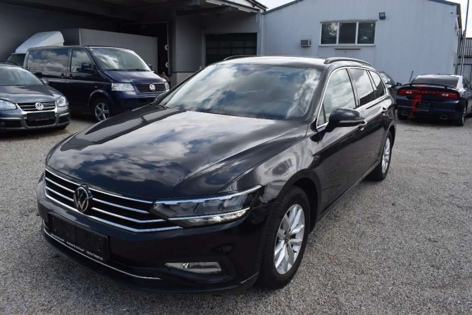 Volkswagen Passat Variant Business 2,0 SCR TDI DSG Schwarz - 1