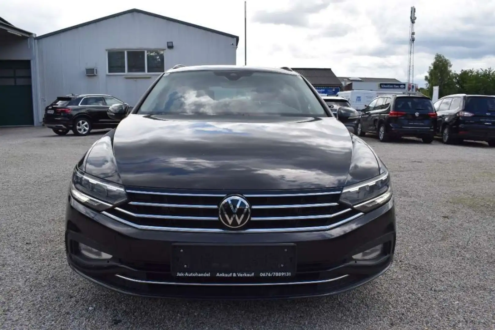 Volkswagen Passat Variant Business 2,0 SCR TDI DSG Schwarz - 2
