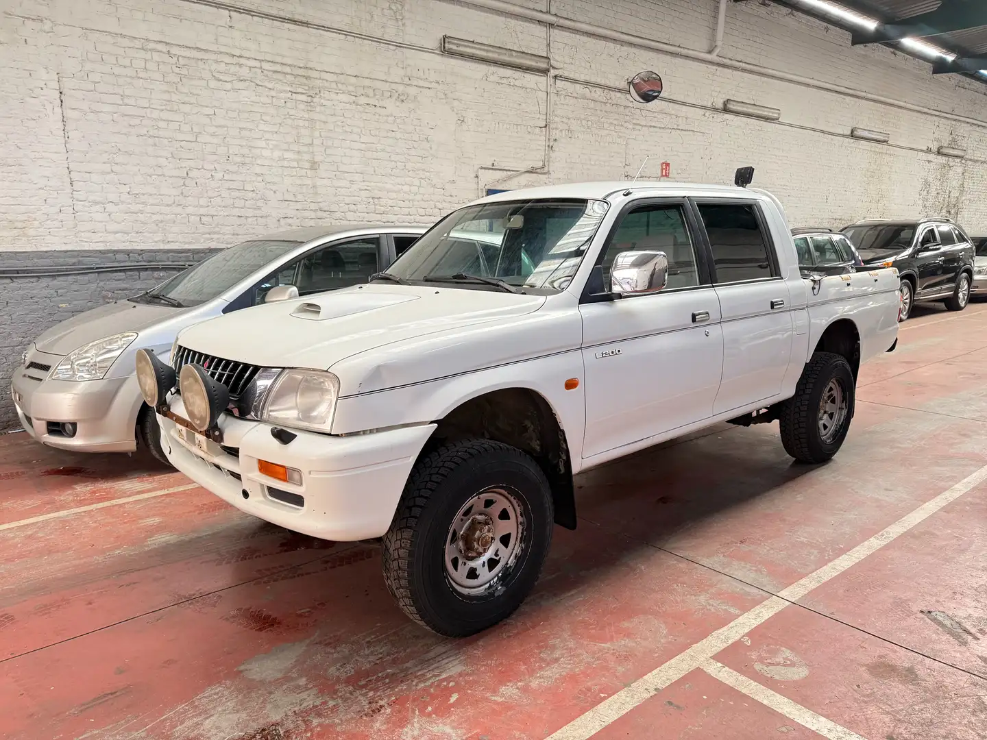 Mitsubishi L200 2.5 Turbo int. GL 4WD Wit - 1