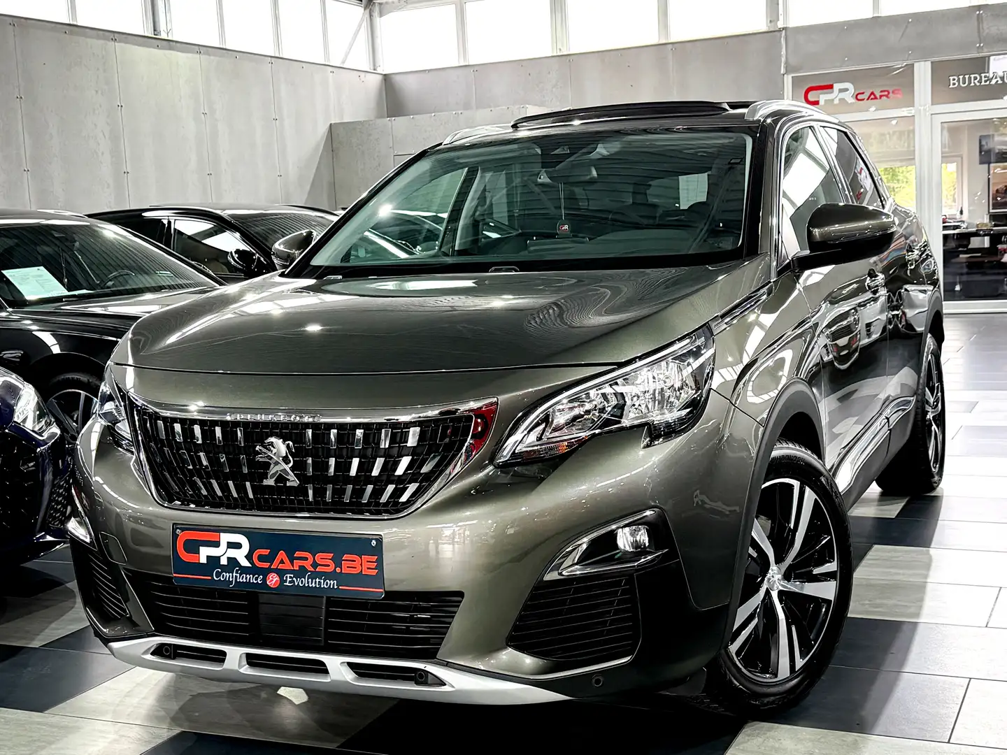 Peugeot 3008 1.2i GT Line 1e Main Etat Neuf Full Hist. Gris - 1