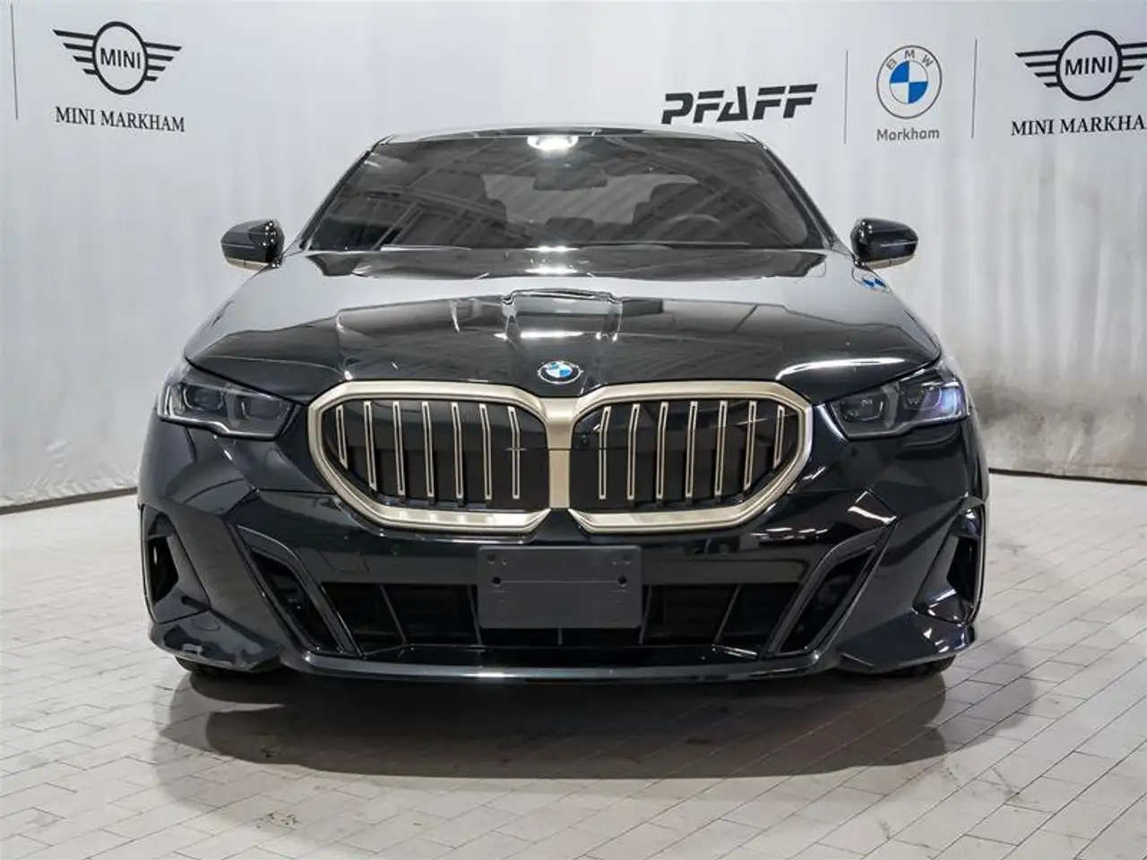 BMW 5 Series снимка BMW 5 Series