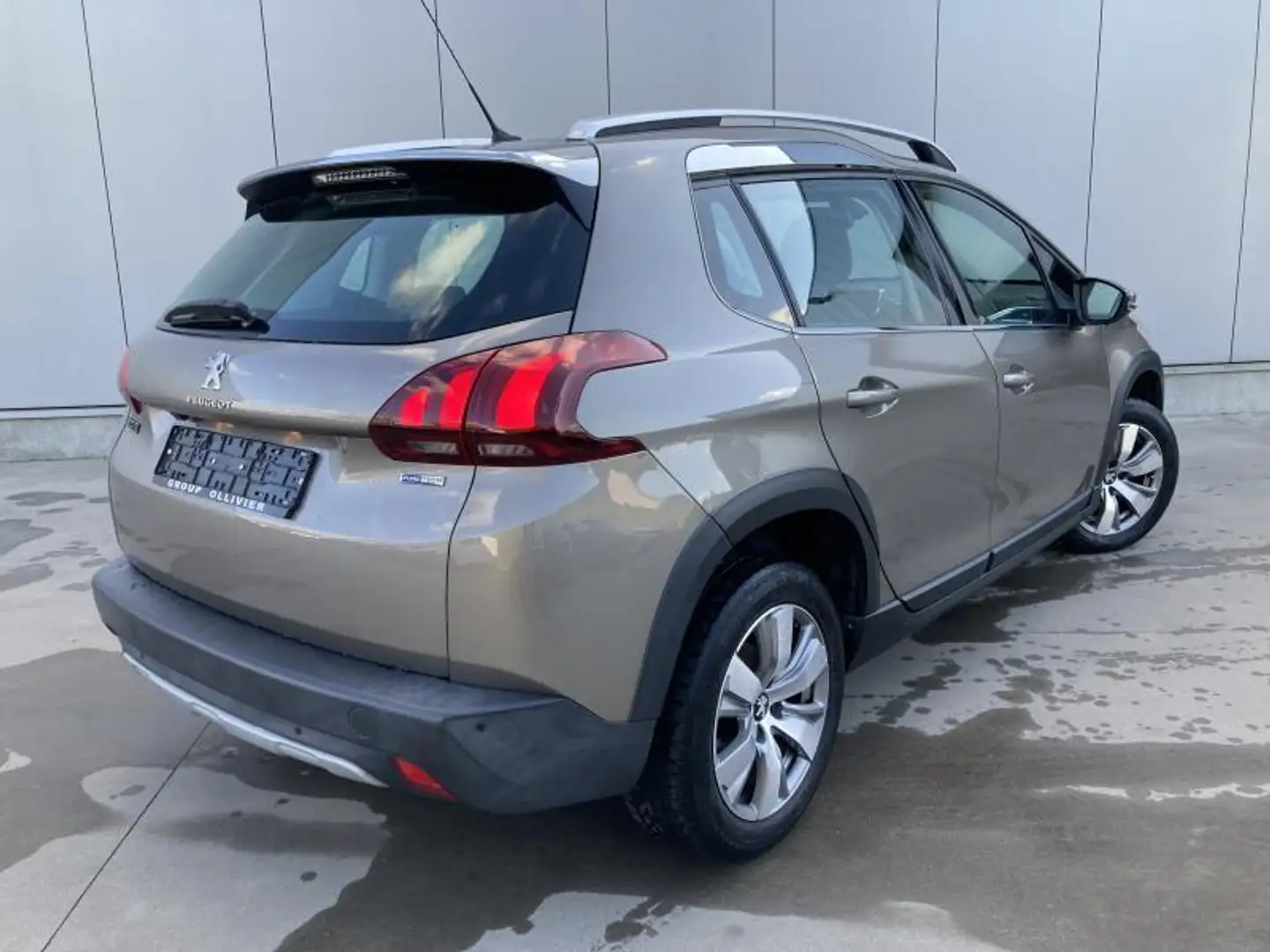 Peugeot 2008 Allure Silber - 2