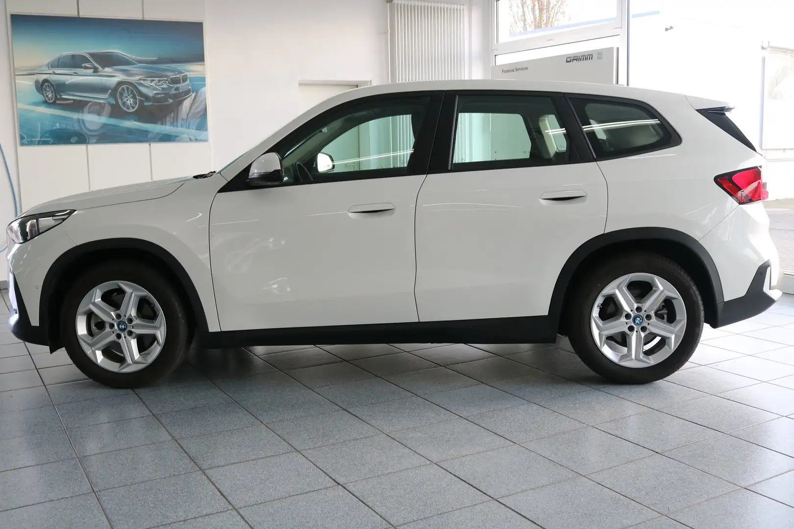 BMW iX1 xDrive30   Head-Up DAB LED RFK Komfortzg. Weiß - 2