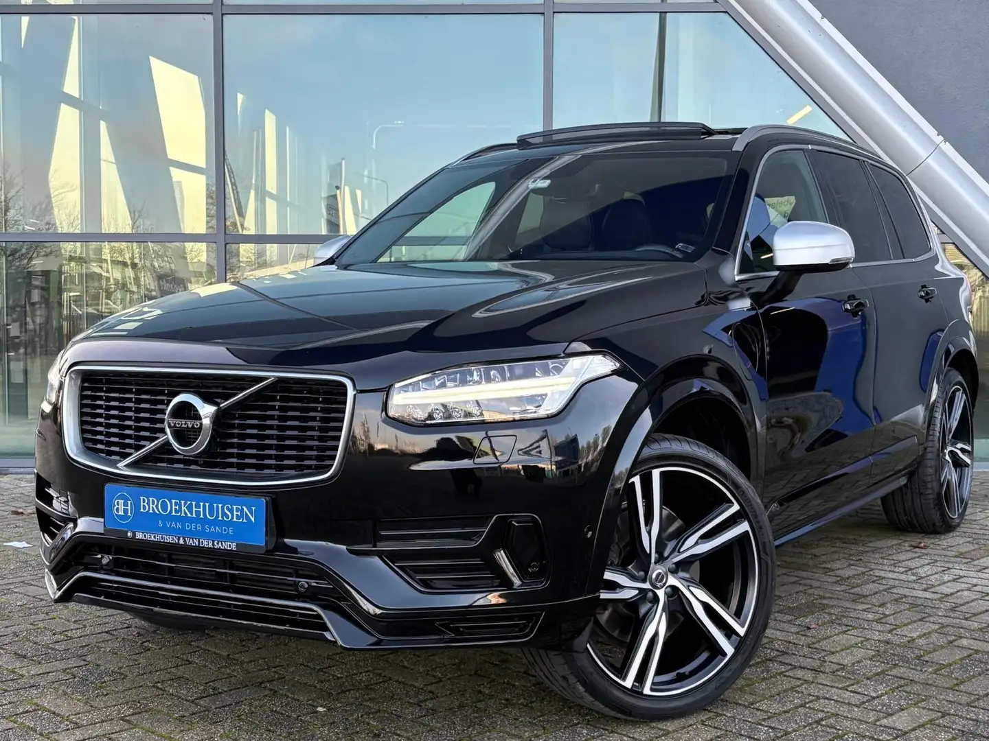 Volvo XC90 2.0 T8 Twin Engine AWD R-Design Bowers Wilkins / T Zwart - 1