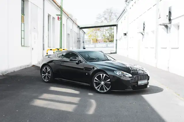 Aston Martin Vantage Carbon Black Edition *MwSt / Manual*
