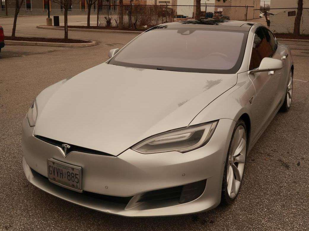 2016 Tesla Model S thumb 9