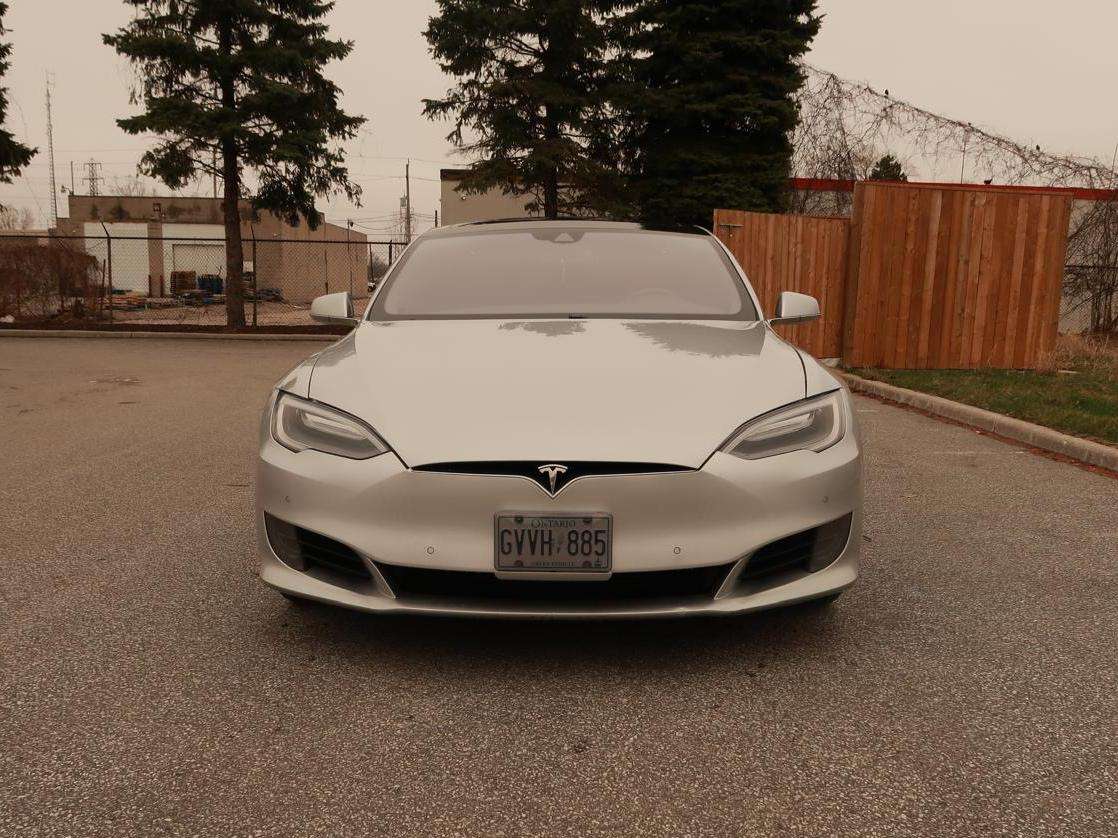 2016 Tesla Model S thumb 10
