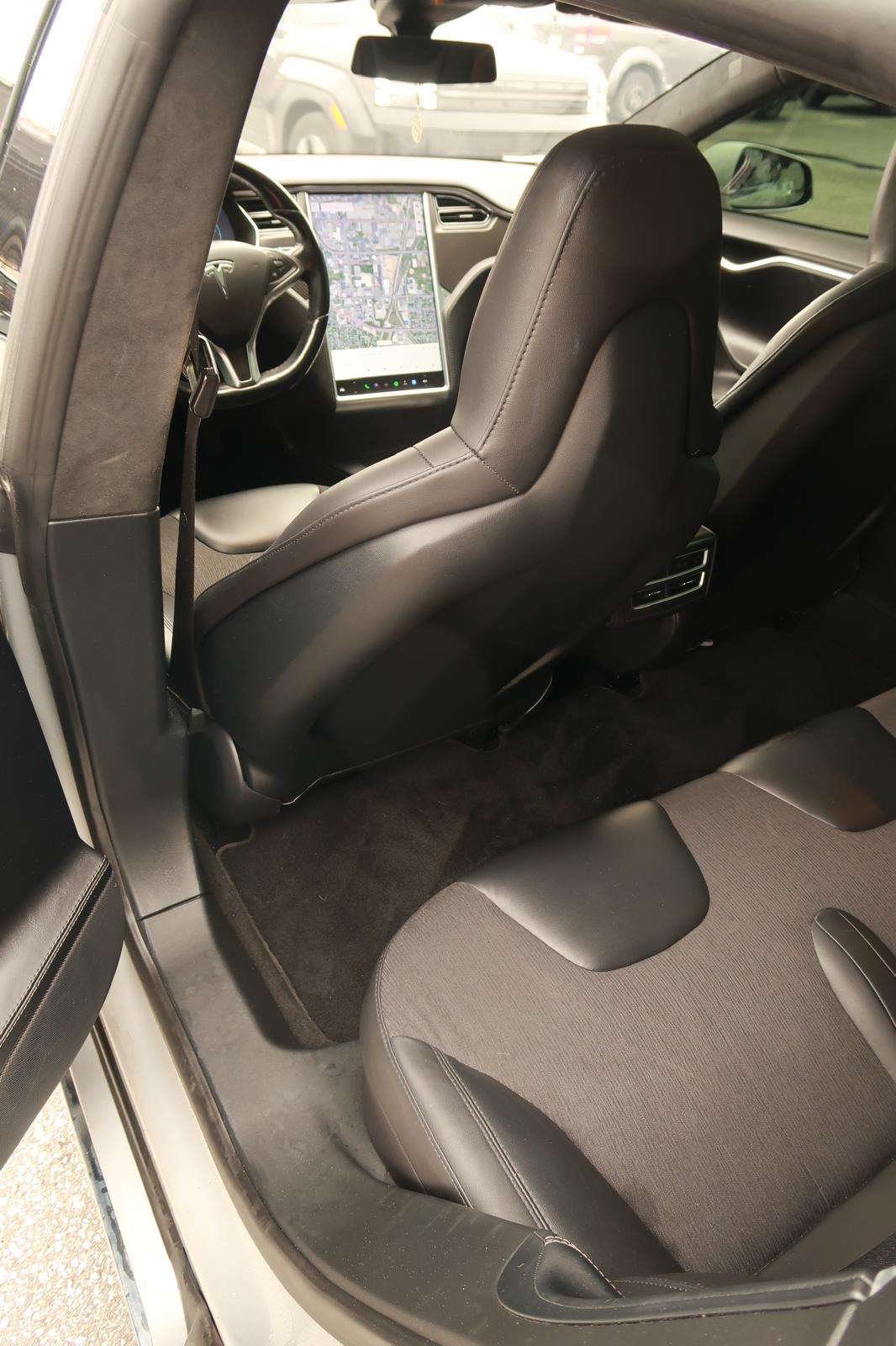 2016 Tesla Model S thumb 7