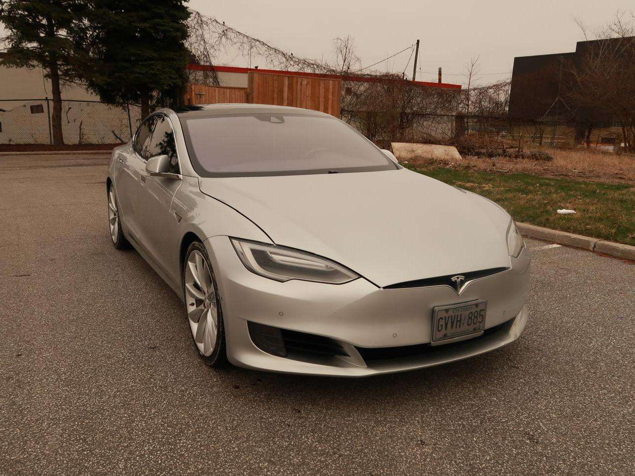 2016 Tesla Model S thumb 12