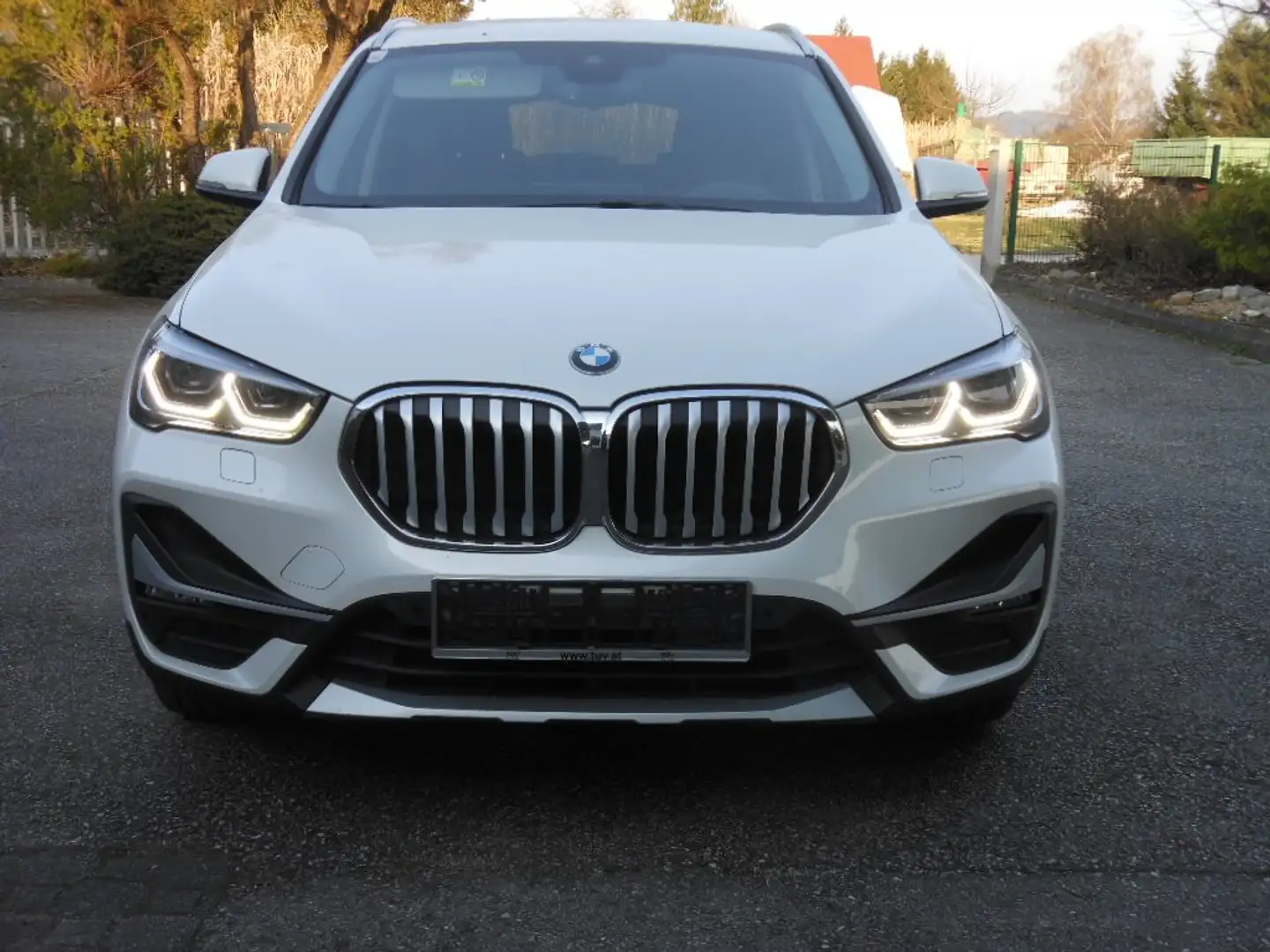 BMW X1 sDrive 18 d X-Line   LED-SW | Alu 18 " Weiß - 2