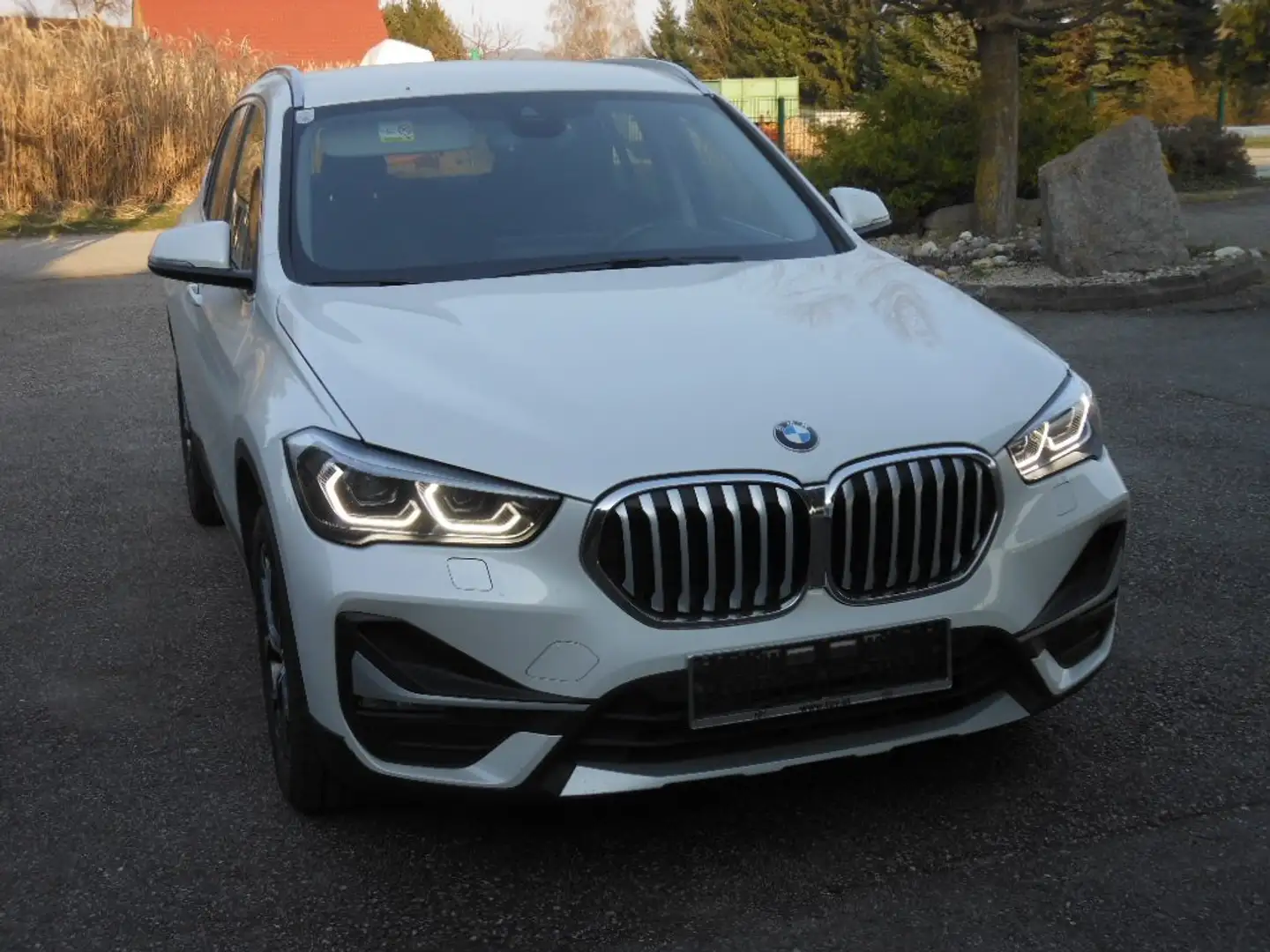 BMW X1 sDrive 18 d X-Line   LED-SW | Alu 18 " Weiß - 1