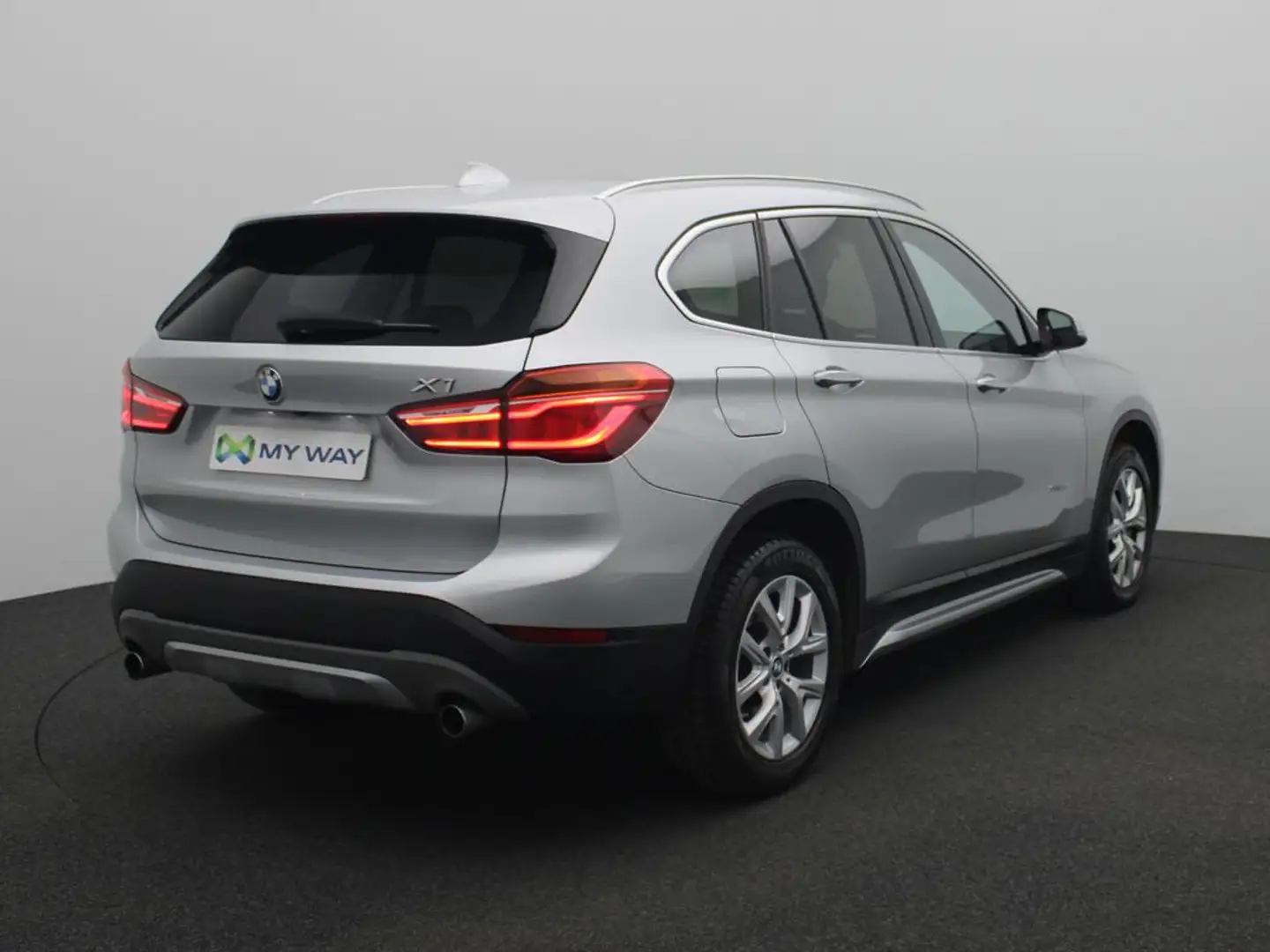 BMW X1 sDrive 2.0iAS192 PK Steptronic / Leder / Open Dak  Zilver - 2