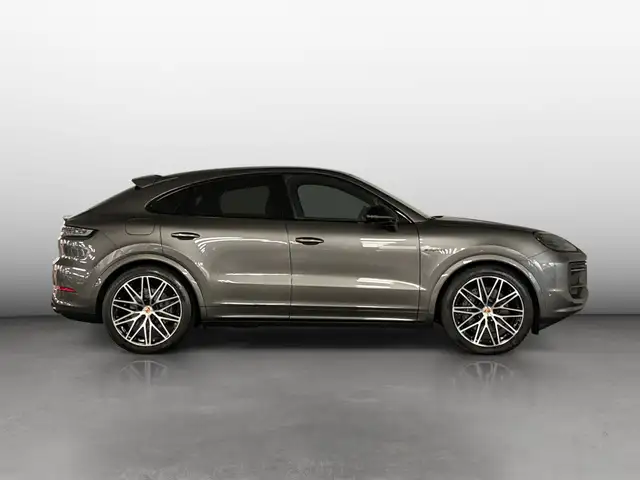 Porsche Cayenne view 6