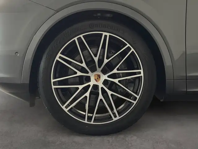 Porsche Cayenne view 9