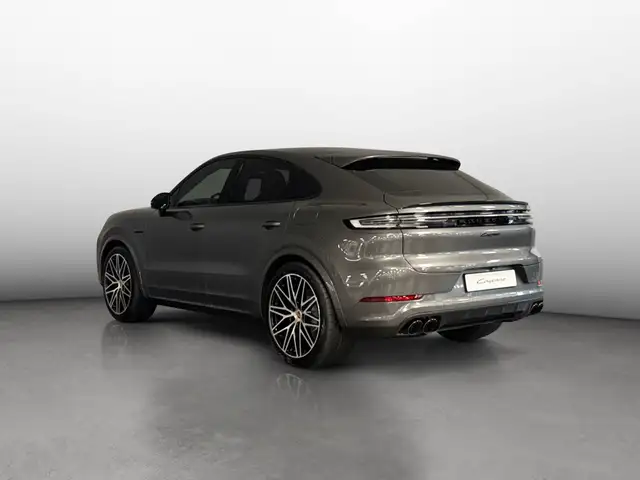 Porsche Cayenne view 3