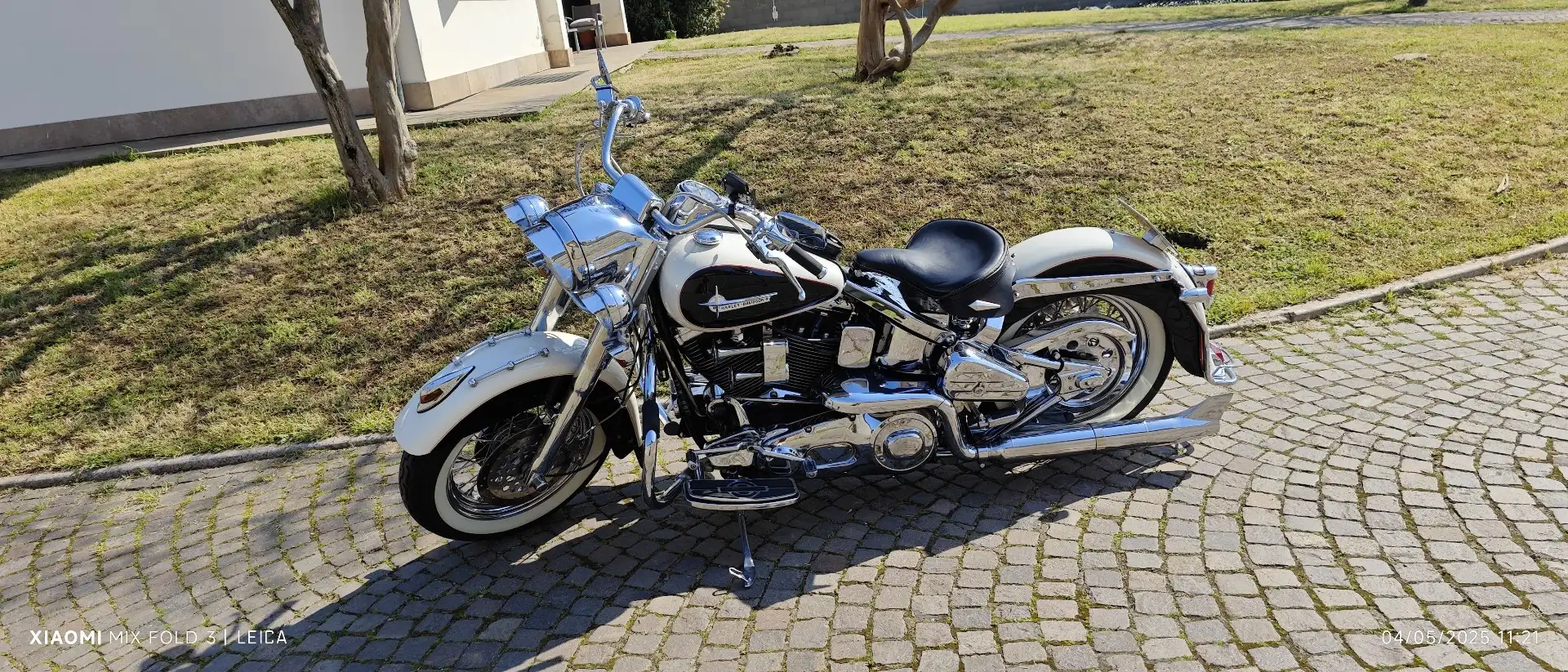 Harley-Davidson Heritage Softail è una moto total ente accessioriata Wit - 2