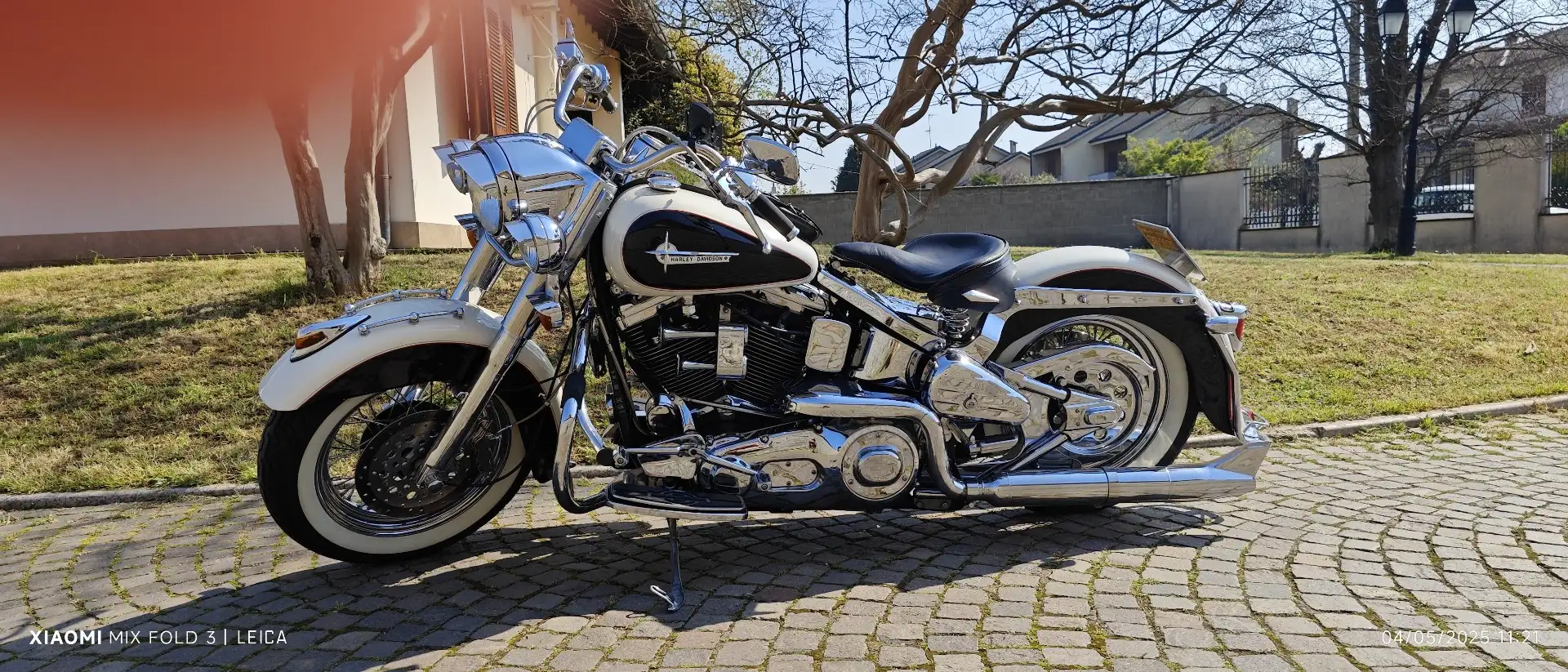 Harley-Davidson Heritage Softail è una moto total ente accessioriata Wit - 1