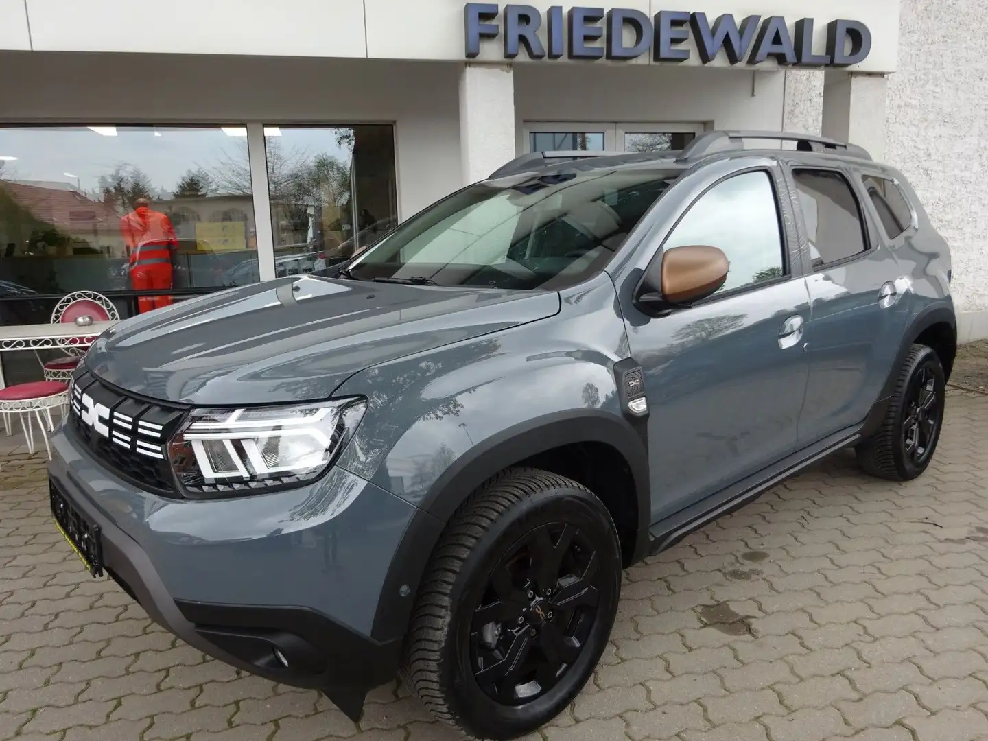Dacia Duster II Extreme TCe150 4WD Multiview+Navi+SHZ Grau - 1