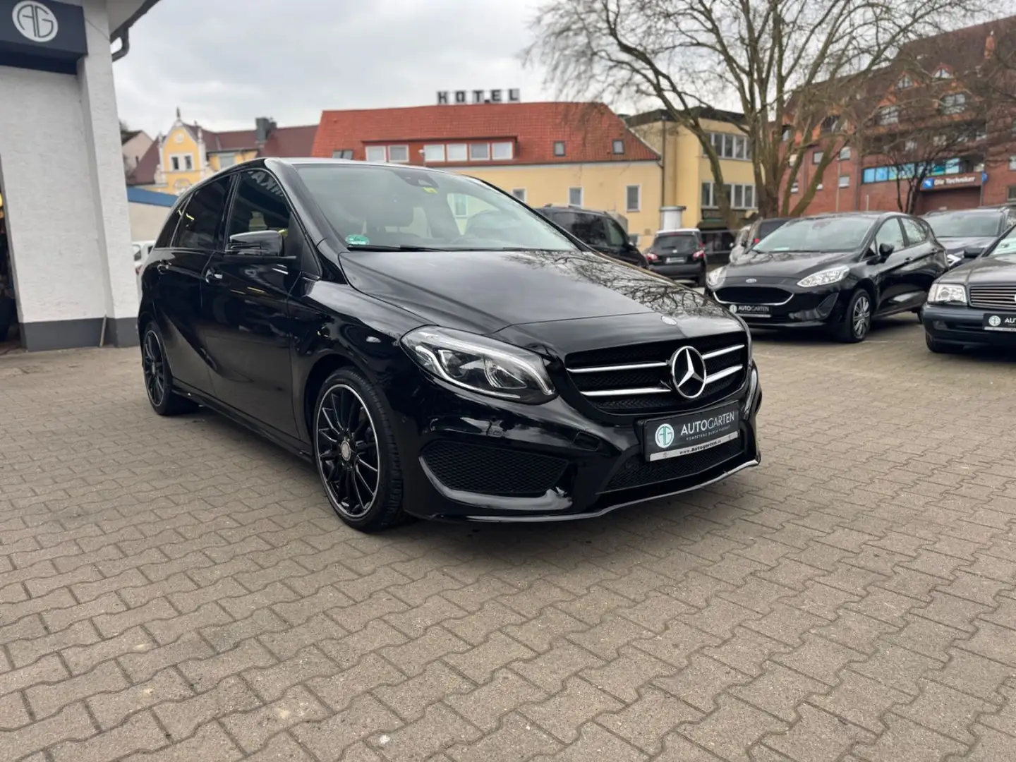 Mercedes-Benz B 220 B-Klasse 220*4-MATIC*LEDER*AUTOMATIK*AMG-LINE* Negru - 2