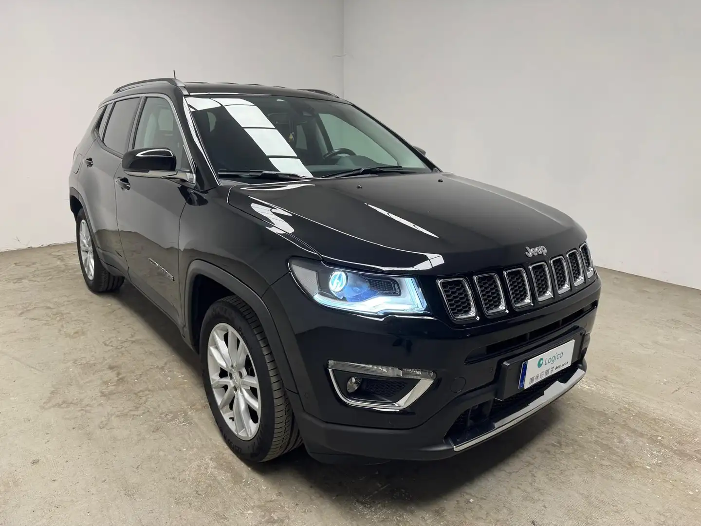 Jeep Compass 1.3 Turbo T4 Limited Zwart - 1