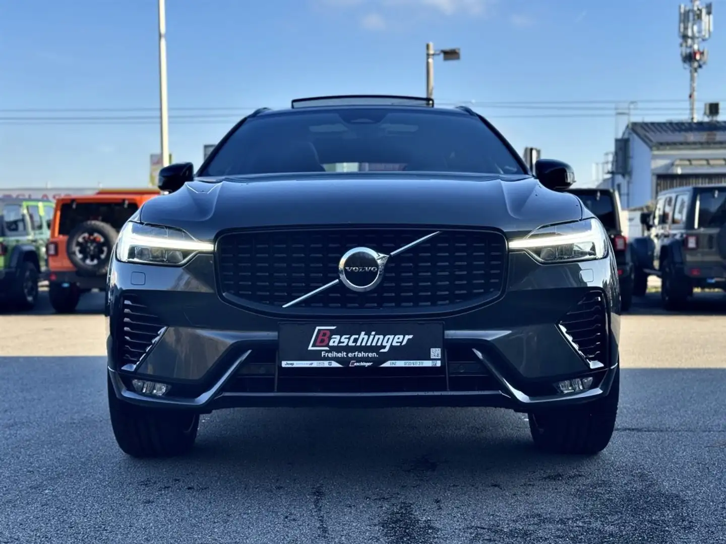 Volvo XC60 B4 R Design AWD + Winterräder Grau - 2