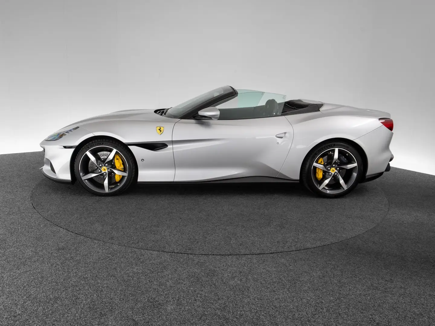 Ferrari Portofino M Silber - 2