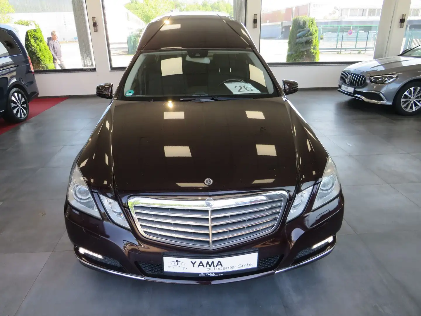 Mercedes-Benz E 250 Kuhlmann Cars Bestattungswagen / Leichenwagen Brown - 2