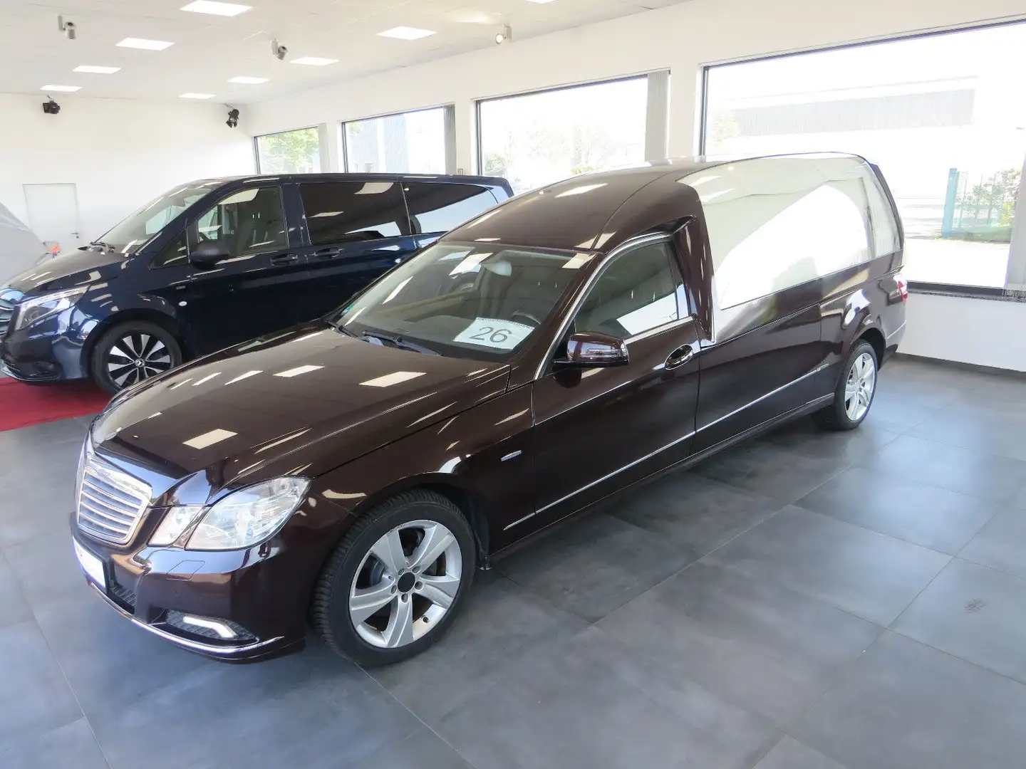 Mercedes-Benz E 250 Kuhlmann Cars Bestattungswagen / Leichenwagen Brown - 1