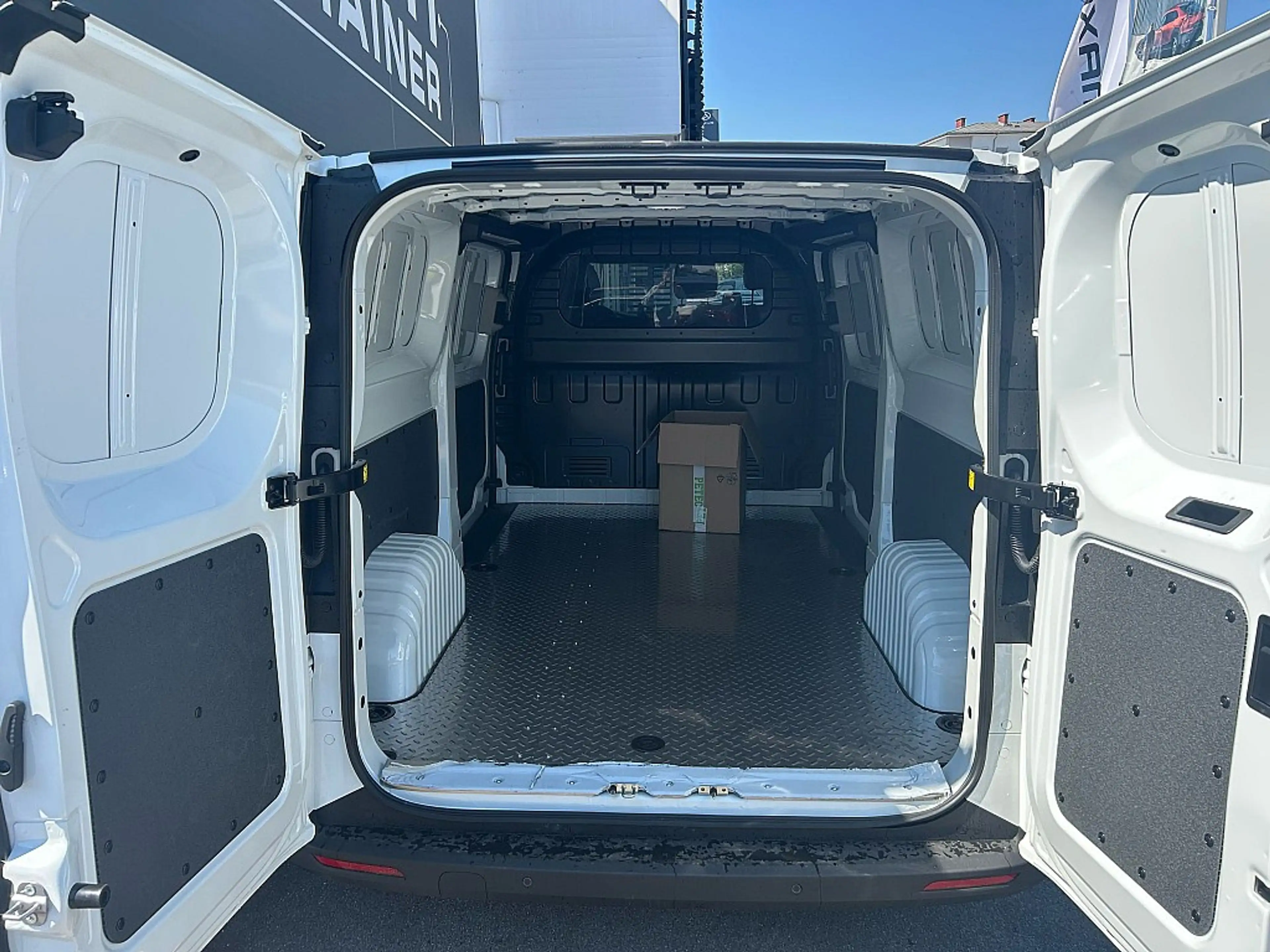 Maxus Deliver 7 L2H1 P3 2. Schiebetür — photo 7