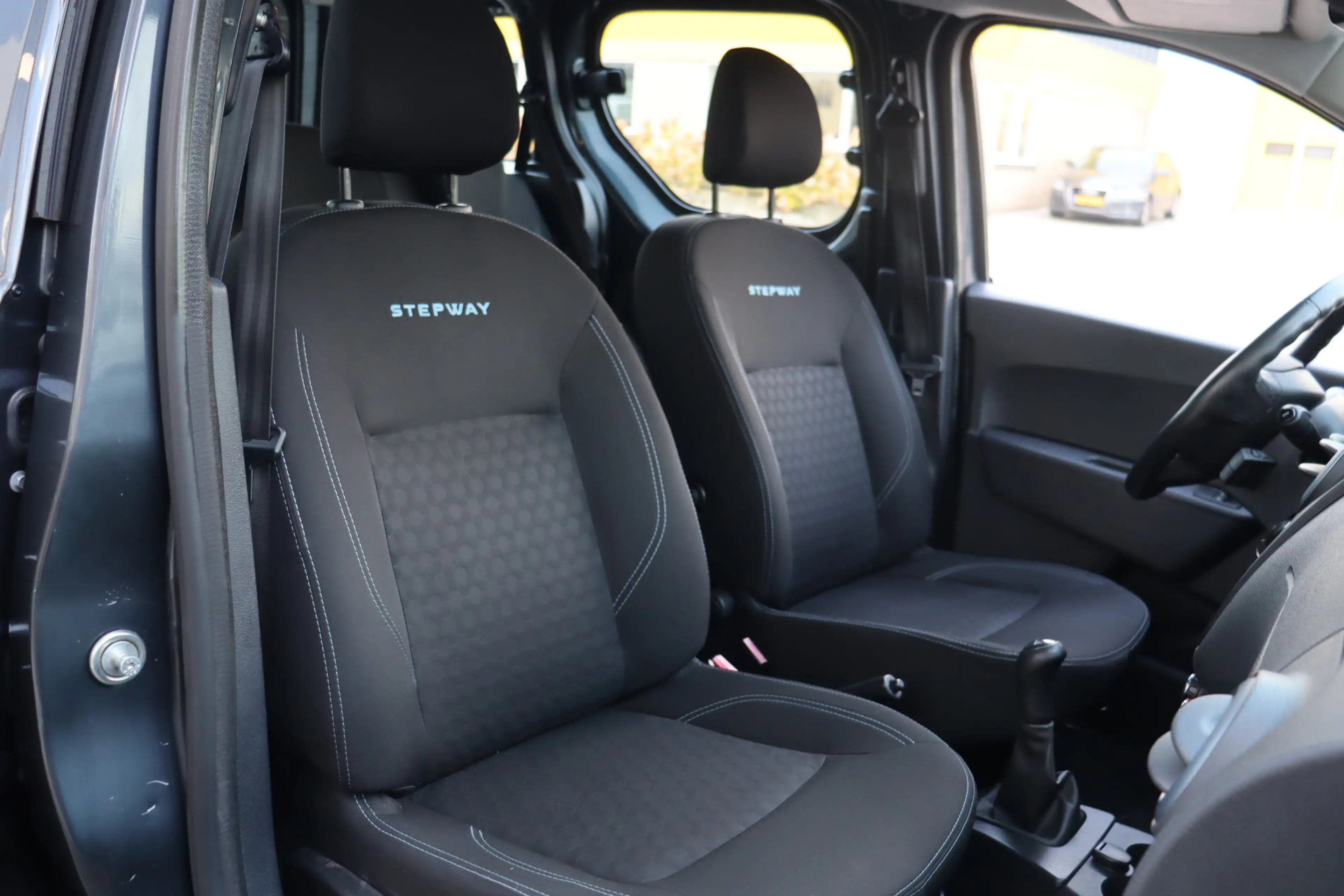 Dacia Dokker 1.2 TCe S&S Stepway, Airco, Cruise, Navi, PDC A, T — photo 11