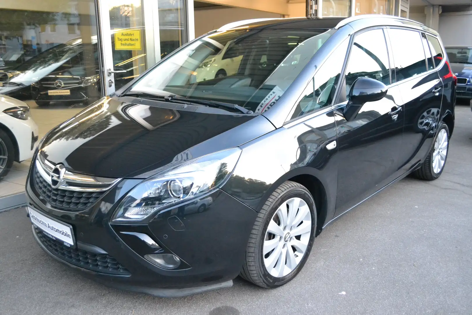 Opel Zafira Tourer 2.0 CDTI Innovation 7-Sitzer*XENON*NAVI*AHK*T-LEDE Black - 1
