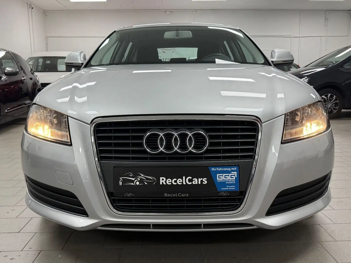 Audi A3 Sportback 1.4 TFSI Attraction*AUTOMATIK*AHK* Stříbrná - 2