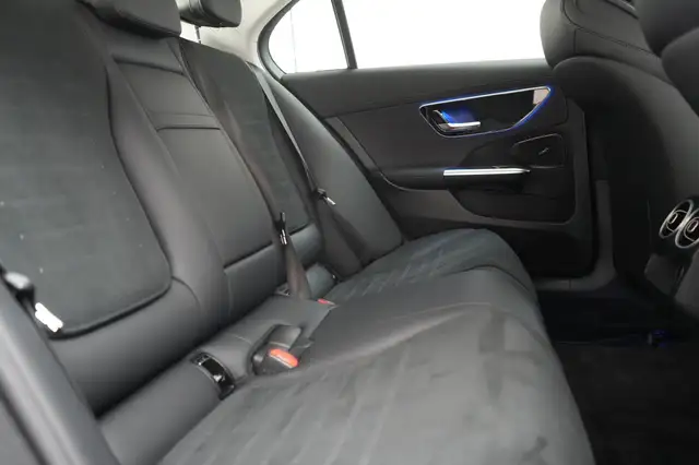 Mercedes-Benz C-Class view 9
